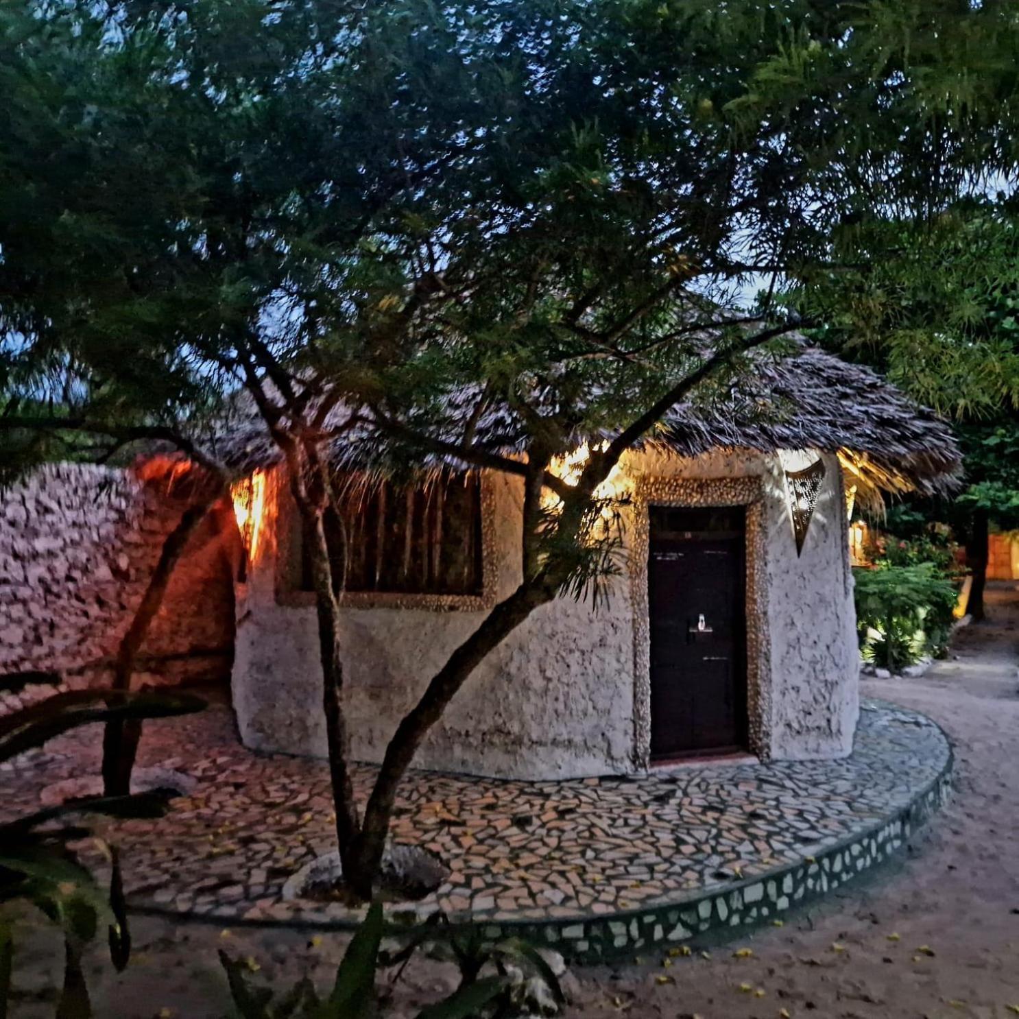 Fontaine Garden Village Bwejuu Esterno foto