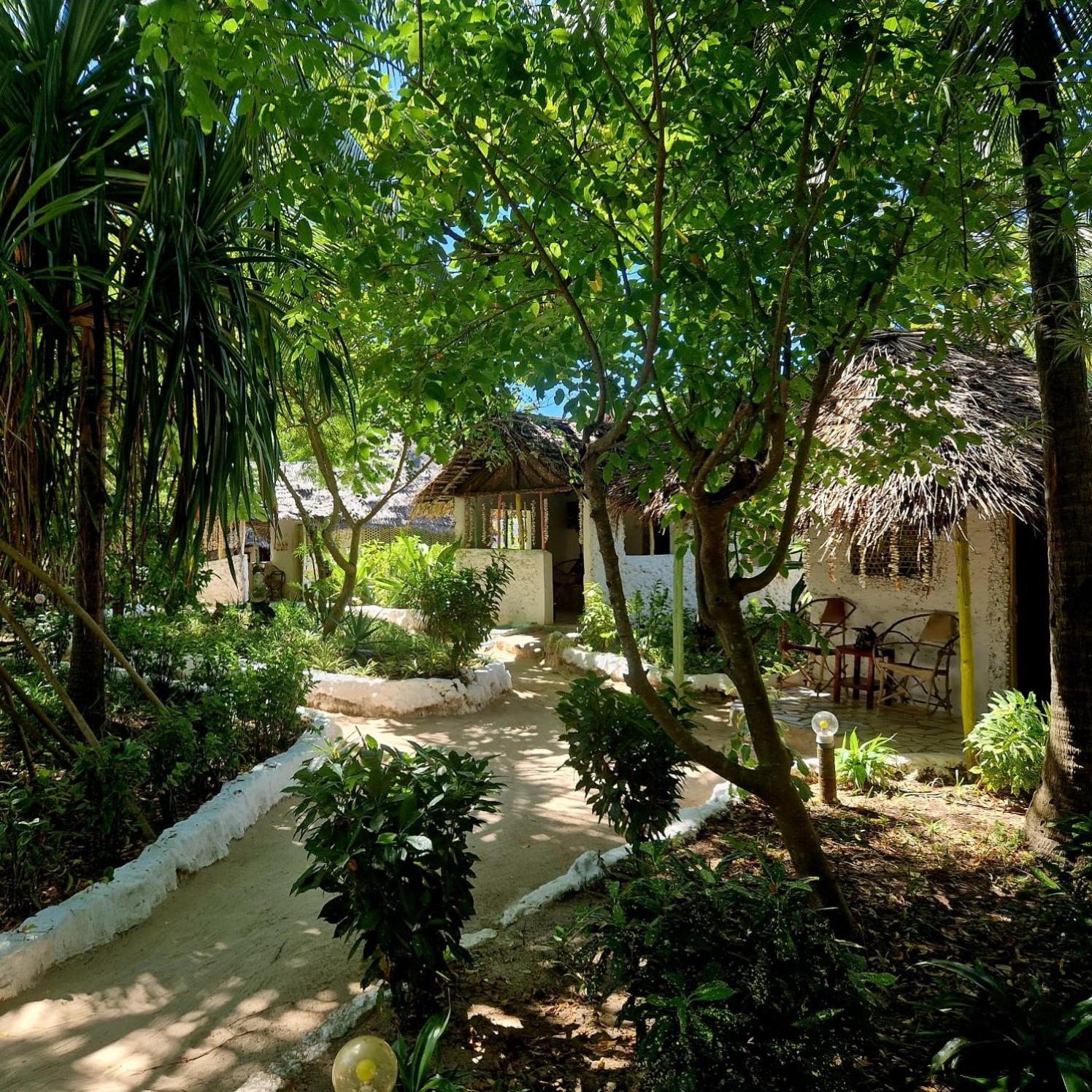 Fontaine Garden Village Bwejuu Esterno foto